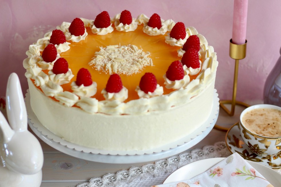 Zauberhafte Zitronen-Sahnetorte mit Himbeeren und Zitronenspiegel 🍋 ...